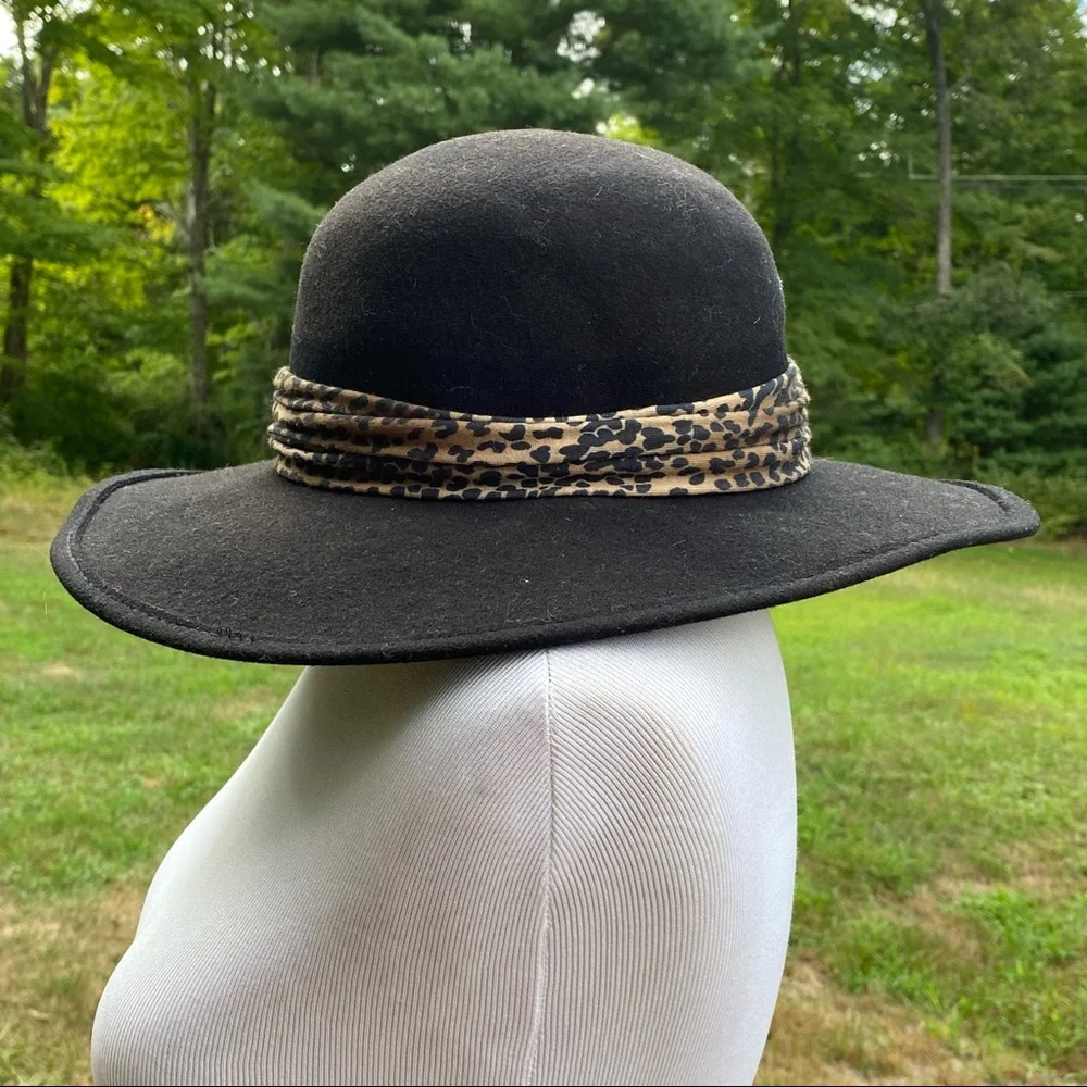 IMPORTINA SAKS FIFTH AVENUE HAT BLACK WIDE BRIM LEOPARD ANIMAL ACCENT BAND